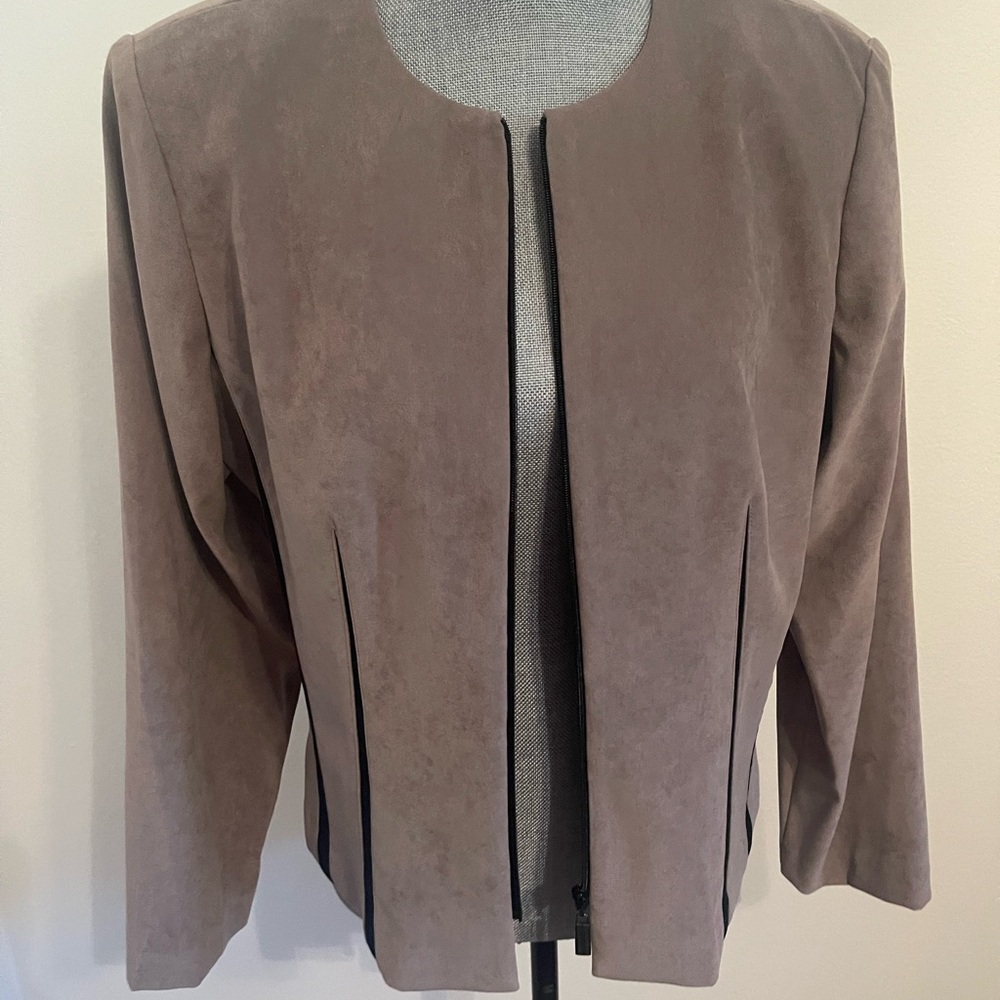 Positive Attitude Women's Taupe Suede Collarless Jacket. Size 14 - Picture 2 of 15